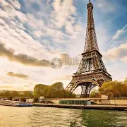 法国杯赛程吃紧，皇家马德里加时末段手感冰凉，信心回归，团队化学反应显著(皇家马德里的巴士)