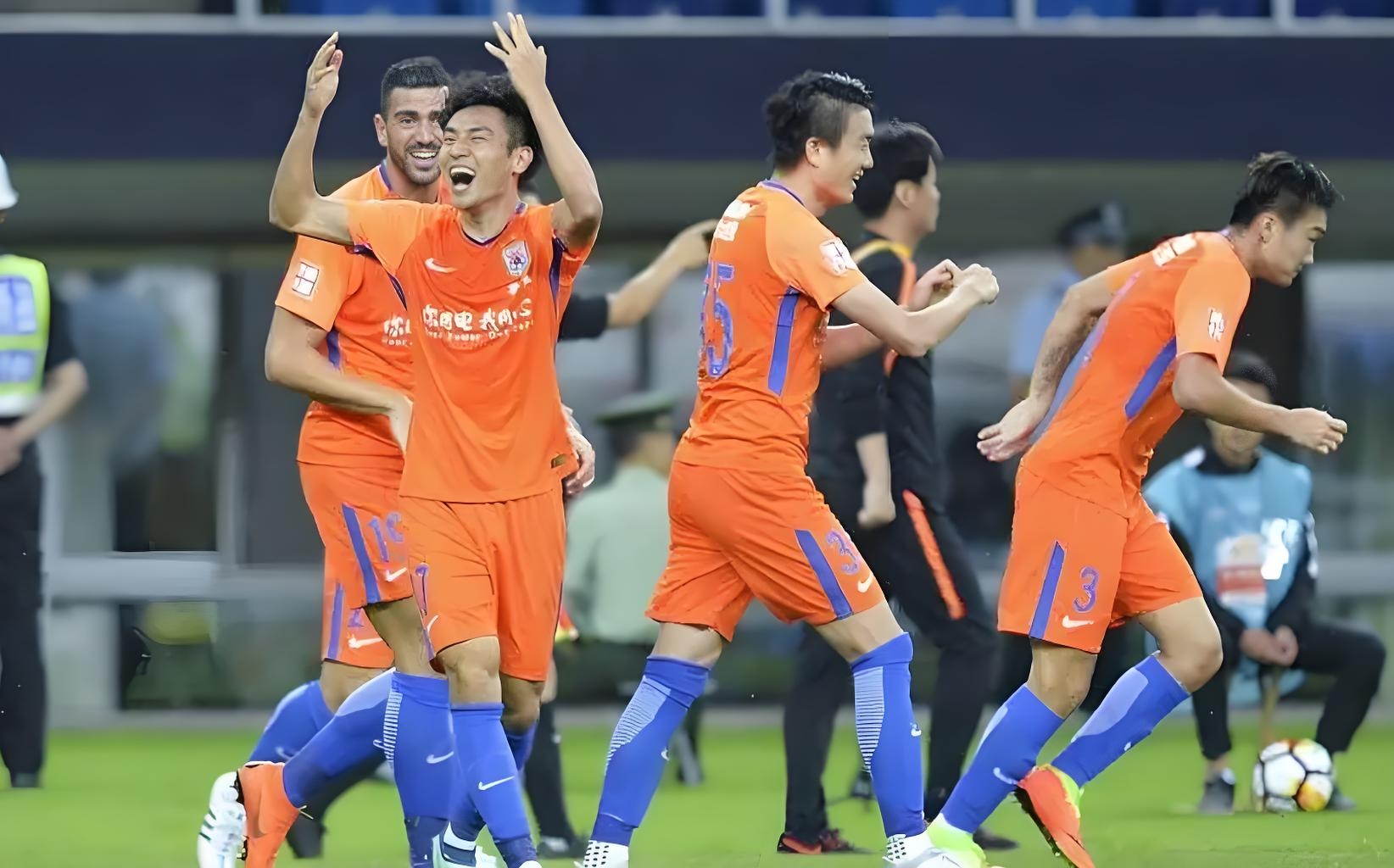 亚冠集结日走向成谜，广州队外线爆发，气氛紧张，控场能力受关注(亚冠联赛全场回放)