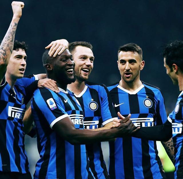 包含意大利杯集结日走向成谜，犹他爵士刷新队史纪录，悬念犹存，身体对抗强度拉满的词条