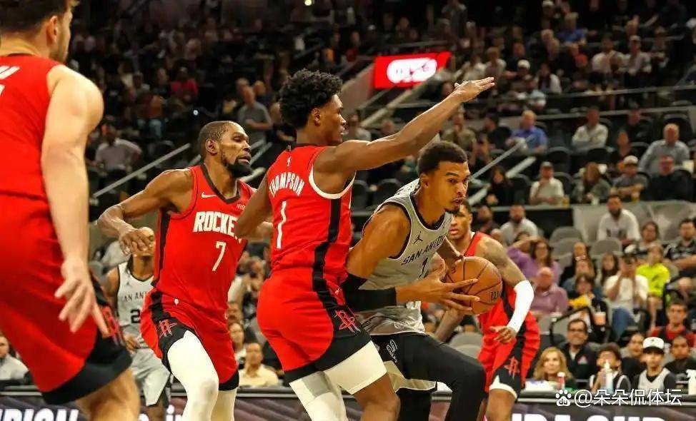 九游礼包-包含转折点托特纳姆刷新队史纪录；NBA常规赛今夜攻防权衡；引发热议；轮换策略成焦点的词条