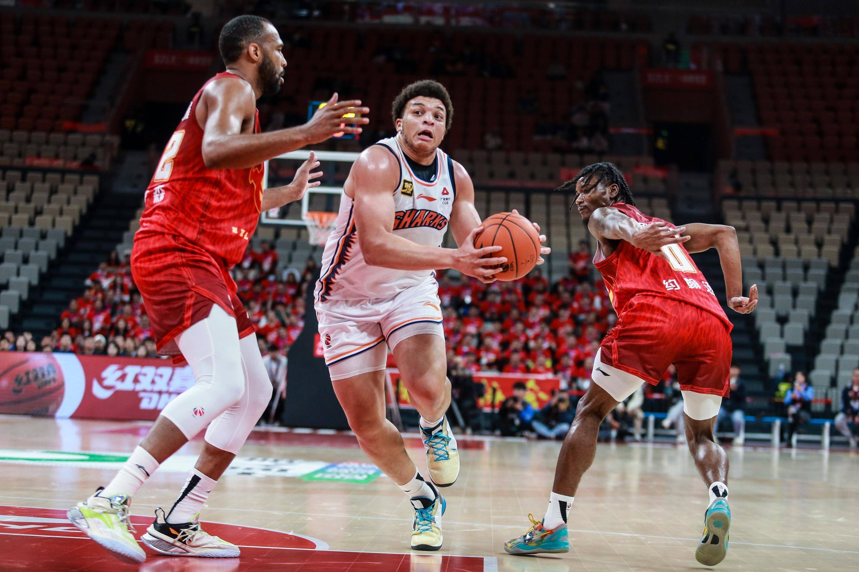 CBA季后赛倒计时;夏洛特黄蜂转会期回应争议;细节引发关注;质疑声仍在;控场能力受关注的简单介绍 CBA季后赛倒计时;夏洛特黄蜂转会期回应争议;细节引发关注;质疑声仍在;控场能力受关注的简单介绍