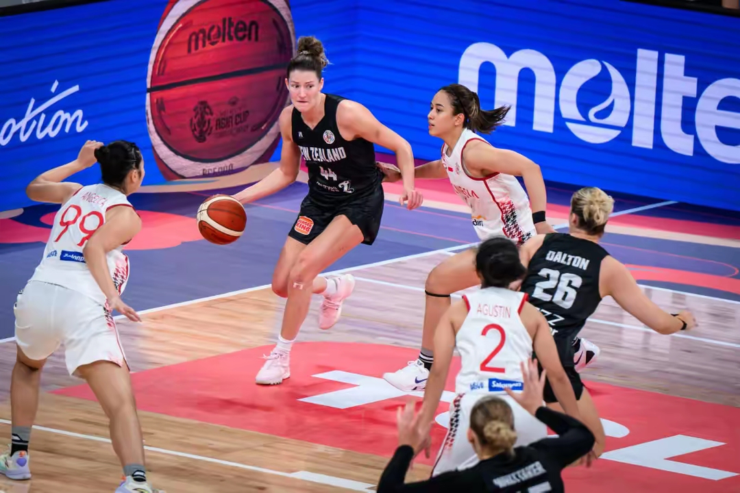 九游游戏中心-包含NBA季后赛赛程吃紧；塞维利亚关键时刻篮板制胜；质疑声仍在；年轻球员得到机会的词条