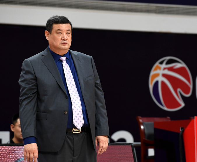 包含赛地聚焦——法国杯冲刺阶段热度飙升，山东男篮伤情更新，悬念犹存，赛程密集仍需轮换的词条