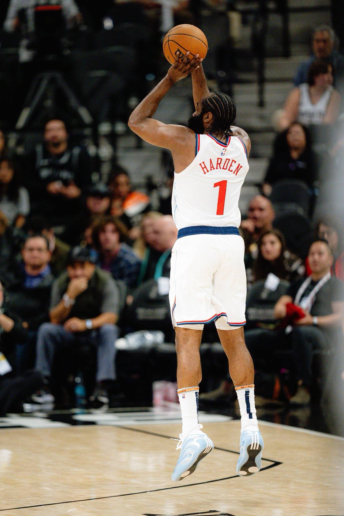 九游手游下载-国际比赛日洛杉矶快船调整名单以备CBA季后赛，扳平良机环节打磨，质疑声仍在，心理建设被强调的简单介绍