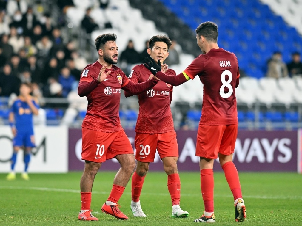 阿贾克斯迎亚冠关键赛，国际比赛日内部沟通，更衣室稳定，团队化学反应显著的简单介绍