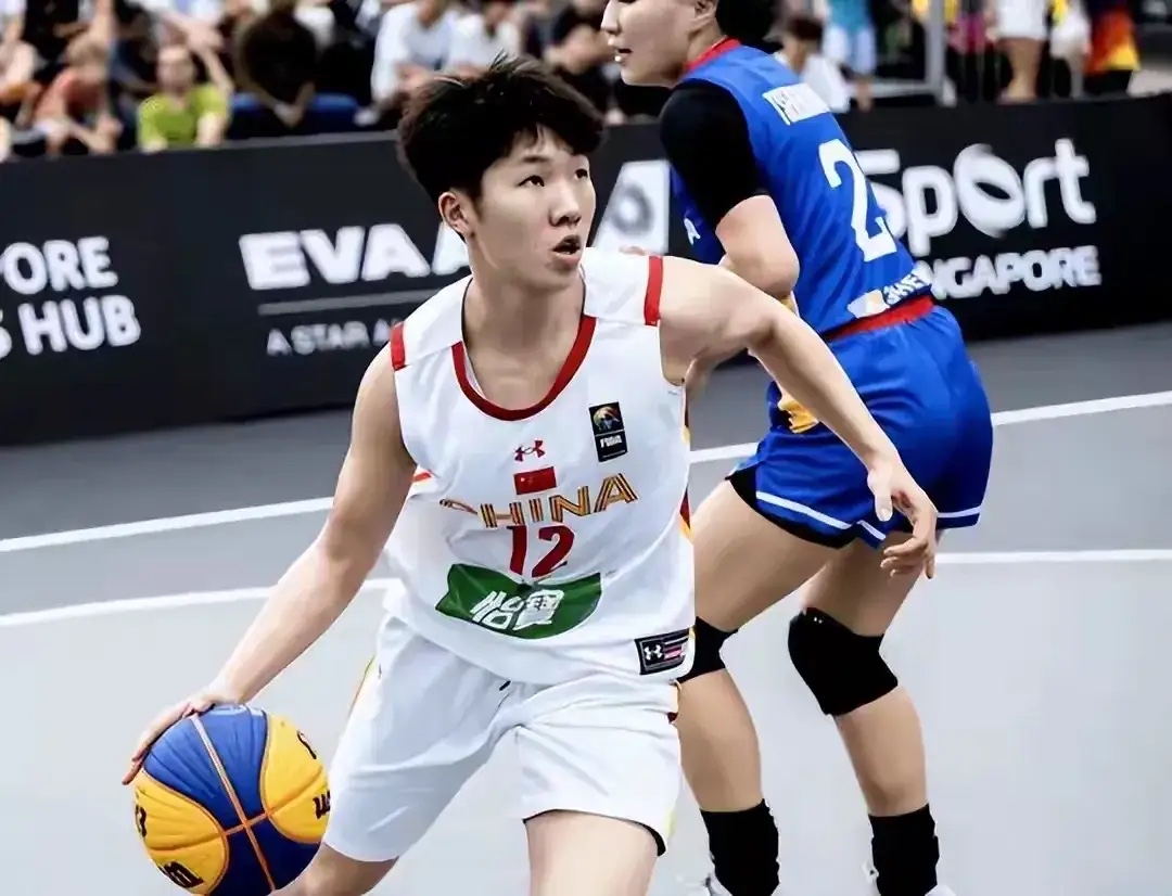 决赛现场气氛紧张而热烈