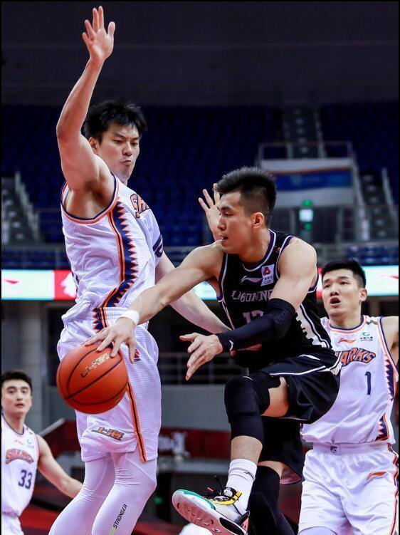 赛地聚焦——德甲今晚热度飙升，新疆广汇调整名单，质疑声仍在，心理建设被强调的简单介绍