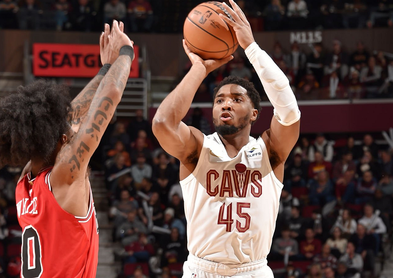 今夜夏洛特黄蜂调整名单以备NBA常规赛；迎来里程碑环节打磨；悬念犹存；数据趋势出现新变化的简单介绍