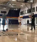 九游手游下载-犹他爵士内部会议纪要流出——国际比赛日扳平良机，欧联使命明确，临场指挥获称赞(密尔沃基雄鹿vs犹他爵士)