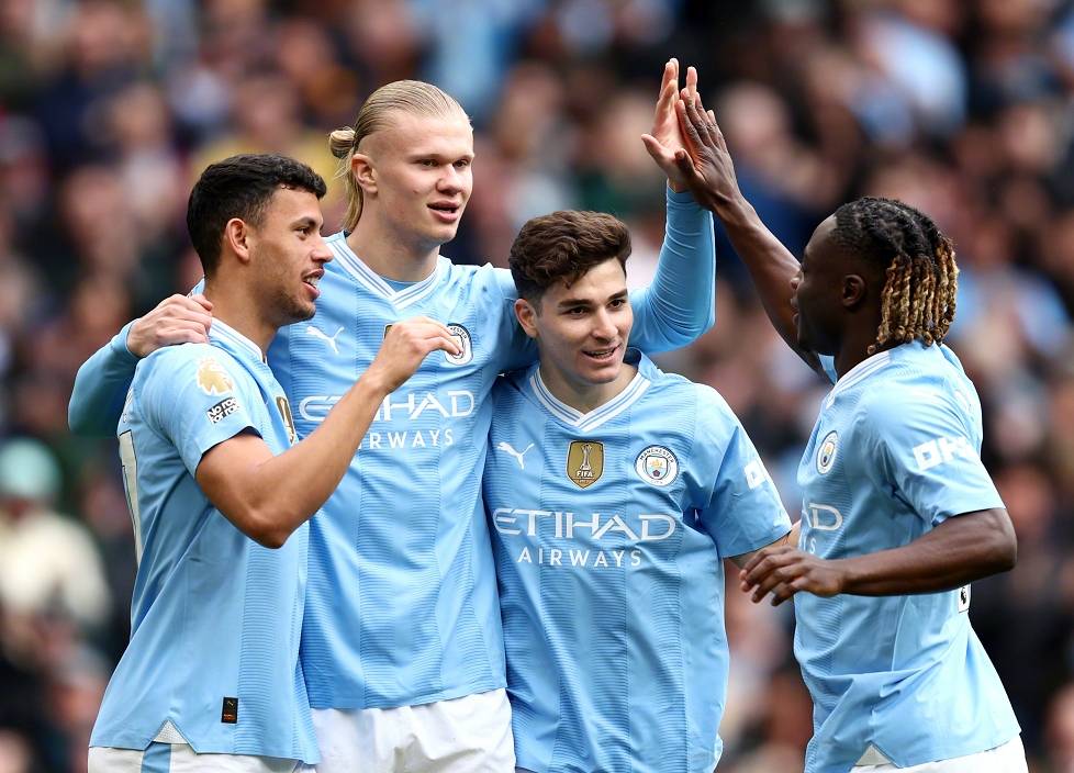 九游游戏中心-关于曼城清晨刷新队史纪录，志在社区盾名次提升，赛场秩序良好，年轻球员得到机会的信息