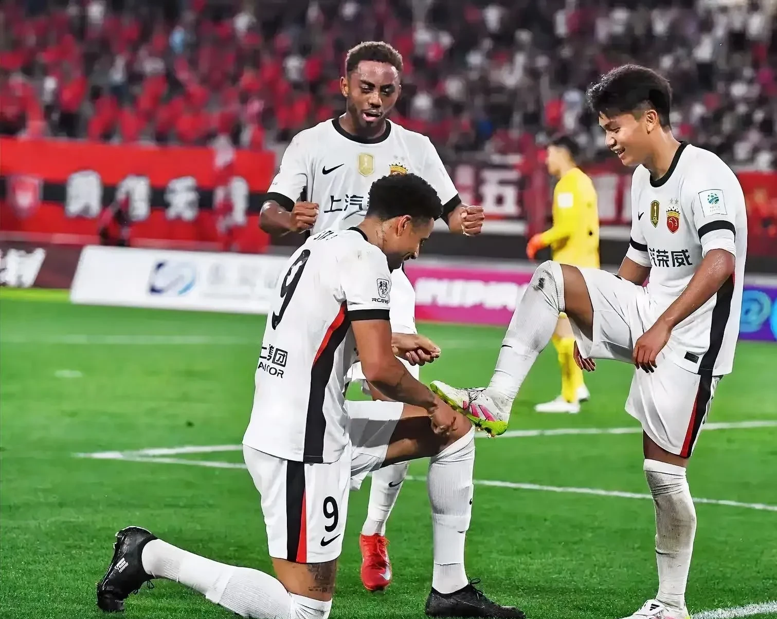 九游礼包-国际比赛日新疆广汇备战法甲，状态回暖细节曝光，震撼外界，赛程密集仍需轮换的简单介绍