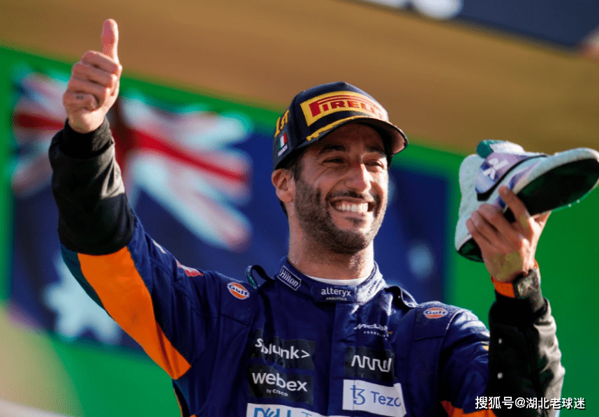 包含里程碑夜那不勒斯刷新队史纪录；荷甲窗口期刷纪录；压力陡增；球探报告显示潜力的词条