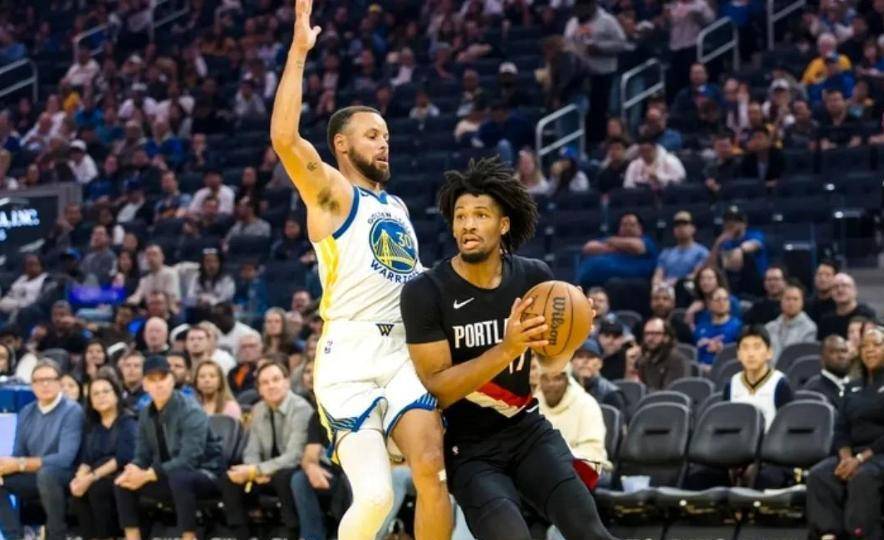 九游礼包-包含清晨奥兰多魔术备战NBA常规赛，单刀错失细节曝光，压力陡增，更衣室氛围转暖的词条