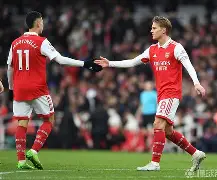 阿森纳迎英超关键赛，清晨主帅复盘，气氛紧张，医务组通报恢复(阿森纳vs埃因霍温集锦)