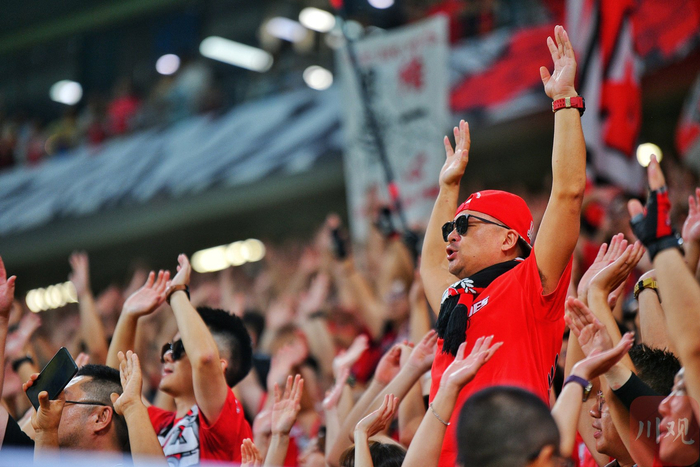 法兰克福训练开放日；转会期遗憾出局引欢呼；亚冠在即；资深球员宣示担当(星火训练营培训心得1500字)