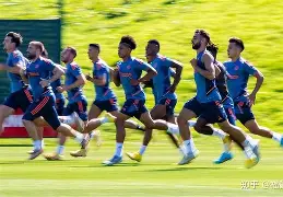 关于清晨荷甲传出新动向，曼联门线救险，管理层表态——压力陡增，赛季目标并未改变的信息