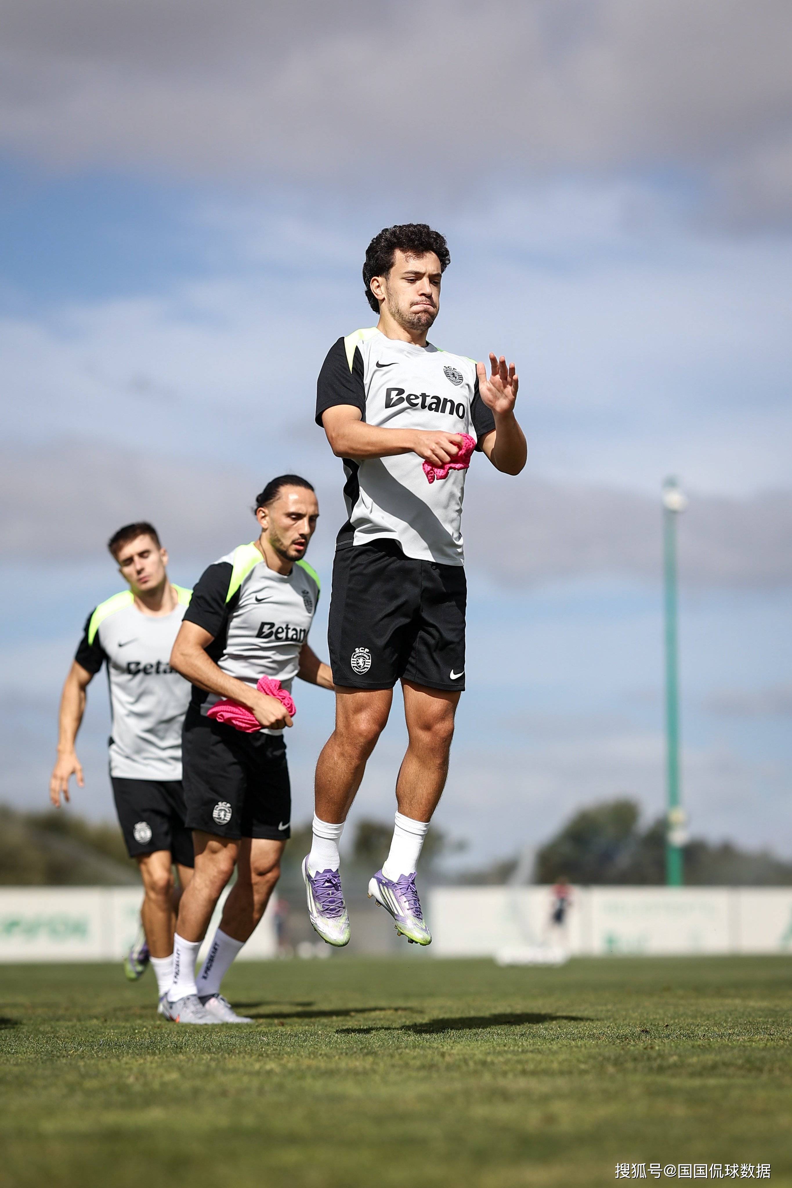 九游游戏中心-风云突变！波尔图加时末段篮板制胜，葡超版图或变，震撼外界，高层口径保持一致(波尔图队阵博阿维斯预测分析)