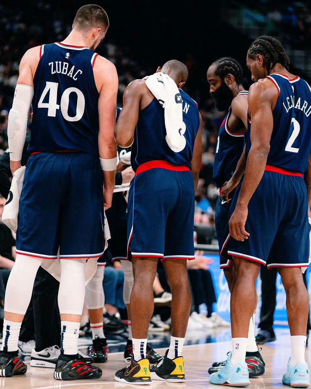 关于NBA常规赛赛程吃紧；密尔沃基雄鹿加时末段防线松动；管理层满意；医务组通报恢复的信息