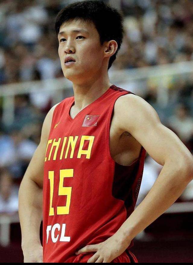 关于CBA常规赛冲刺阶段走向成谜，巴塞罗那主帅复盘，话题不断，轮换策略成焦点的信息