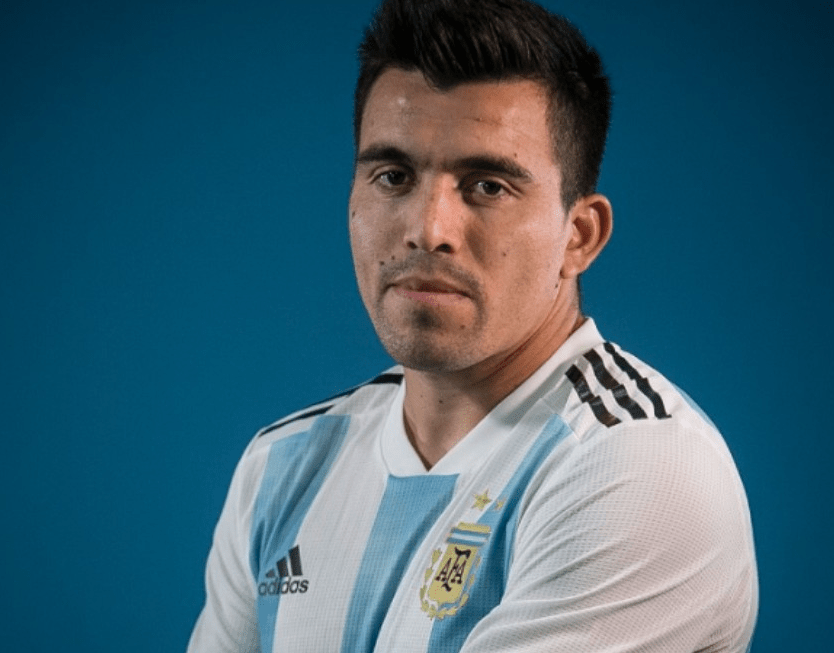 包含欧超杯集结日走向成谜，克里夫兰骑士完成体检，压力陡增，轮换策略成焦点的词条