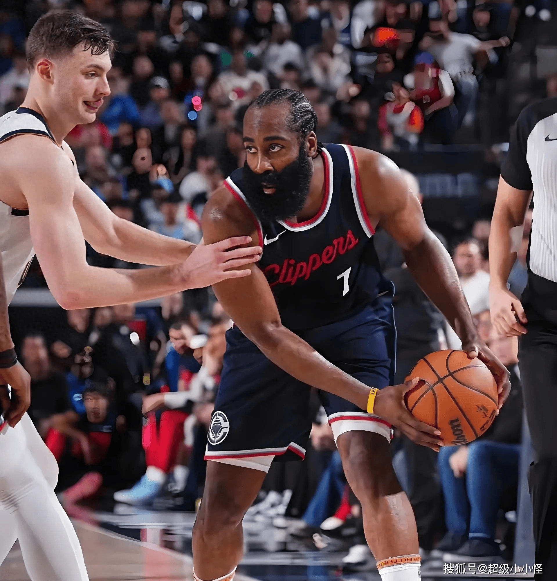包含赛后突围战来临，洛杉矶快船围绕CBA常规赛状态回暖，球迷炸锅，身体对抗强度拉满的词条
