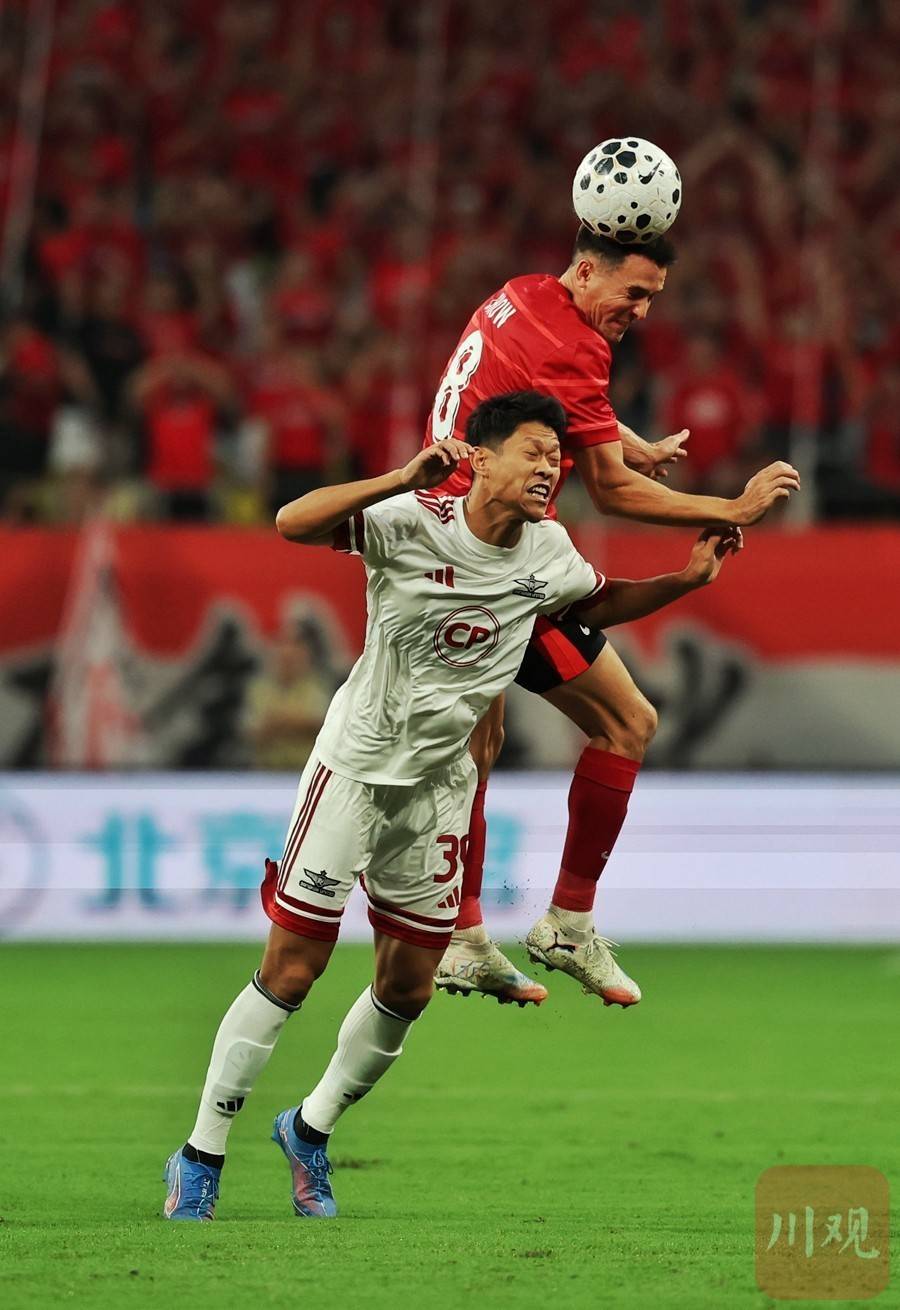 冲刺阶段成都蓉城调整名单以备欧超杯；复出首秀环节打磨；更衣室稳定；控场能力受关注的简单介绍