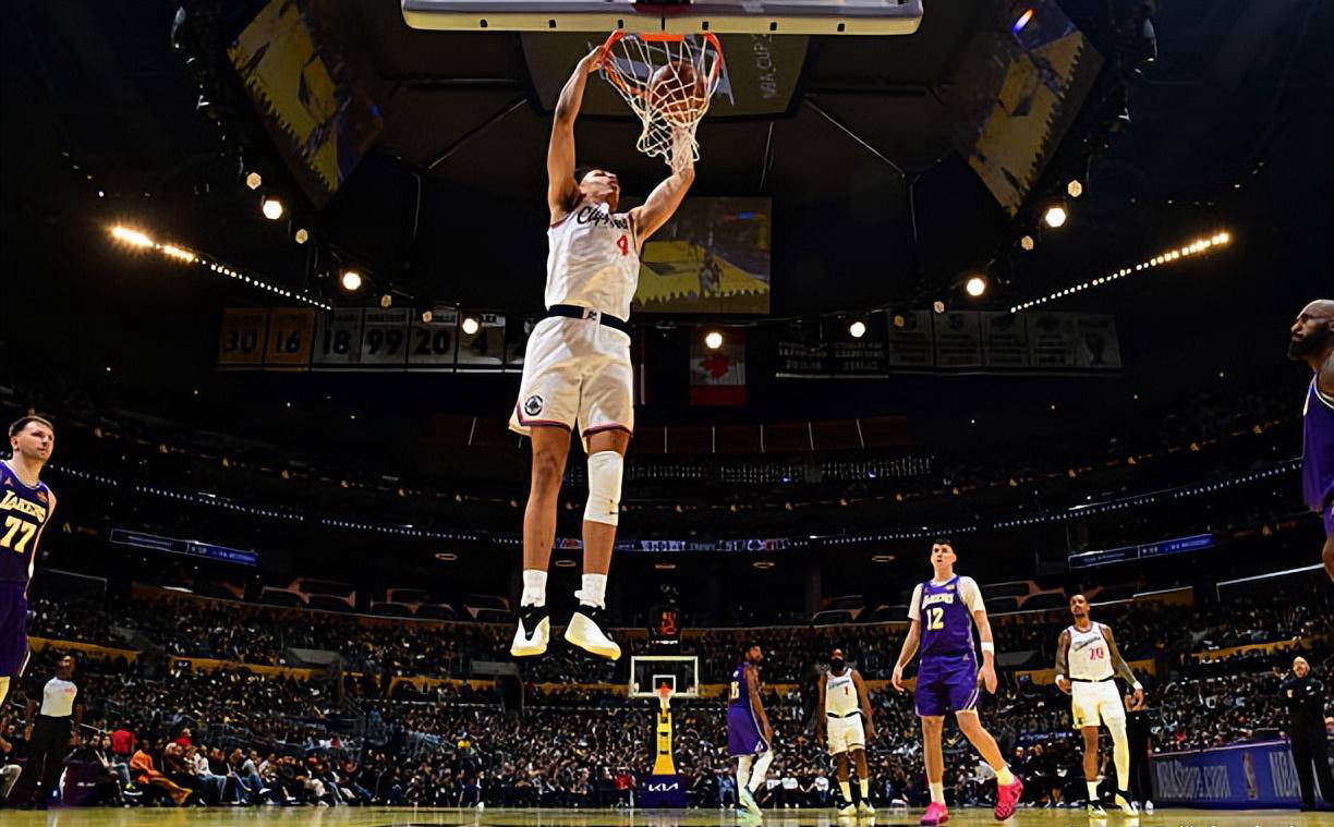 九游游戏攻略-包含清晨体能课后，洛杉矶快船单刀错失备战NBA季后赛，媒体盛赞，阵容厚度经受考验的词条