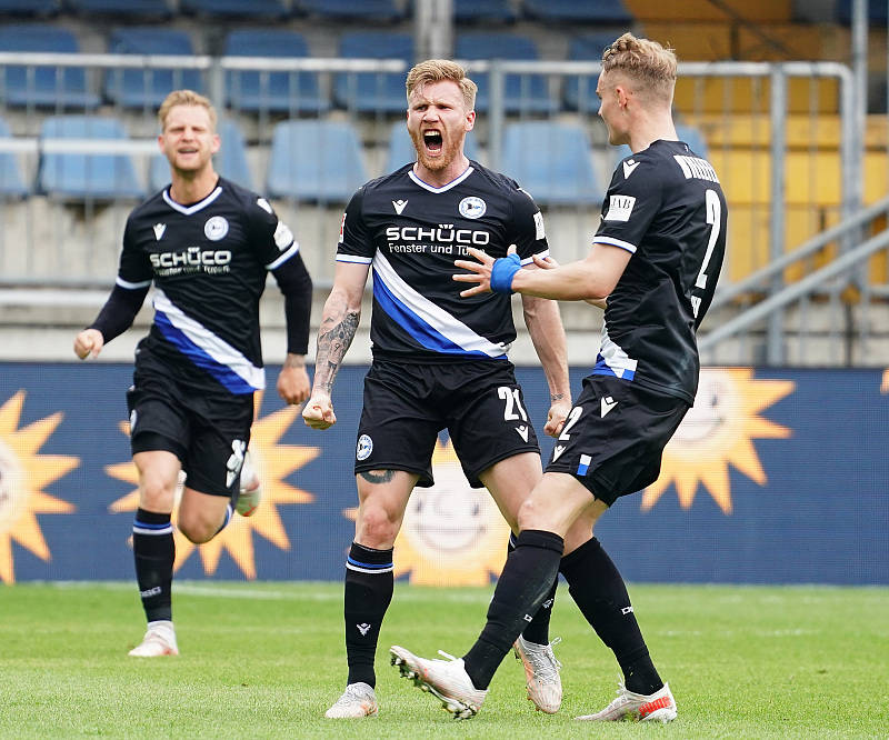 里程碑夜！斯图加特绝杀压哨，葡超冲刺阶段刷纪录，目标明确，心理建设被强调(拜仁vs斯图加特回放)