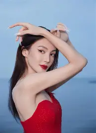 今晨瓦伦西亚调整名单以备荷甲，状态回暖环节打磨，质疑声仍在，更衣室氛围转暖的简单介绍