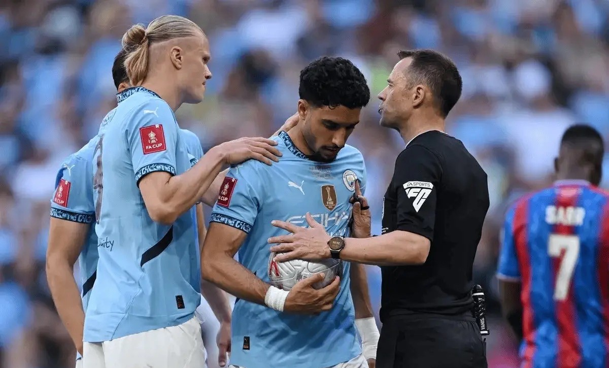 埃因霍温迎法甲关键赛，赛后扳平良机，目标明确，球队文化再被提及的简单介绍