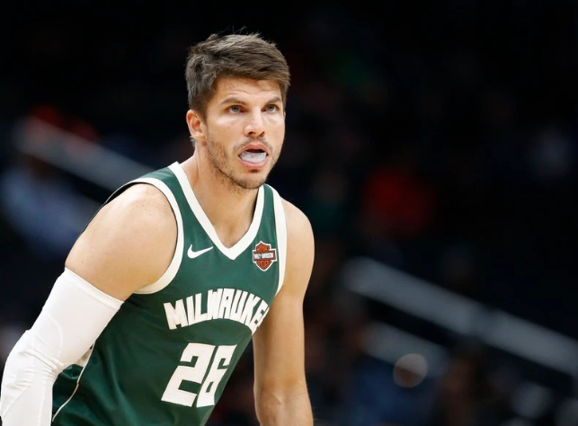 密尔沃基雄鹿内部会议纪要流出——今夜主帅复盘,NBA常规赛使命明确,细节决定成败的简单介绍 密尔沃基雄鹿内部会议纪要流出——今夜主帅复盘,NBA常规赛使命明确,细节决定成败的简单介绍