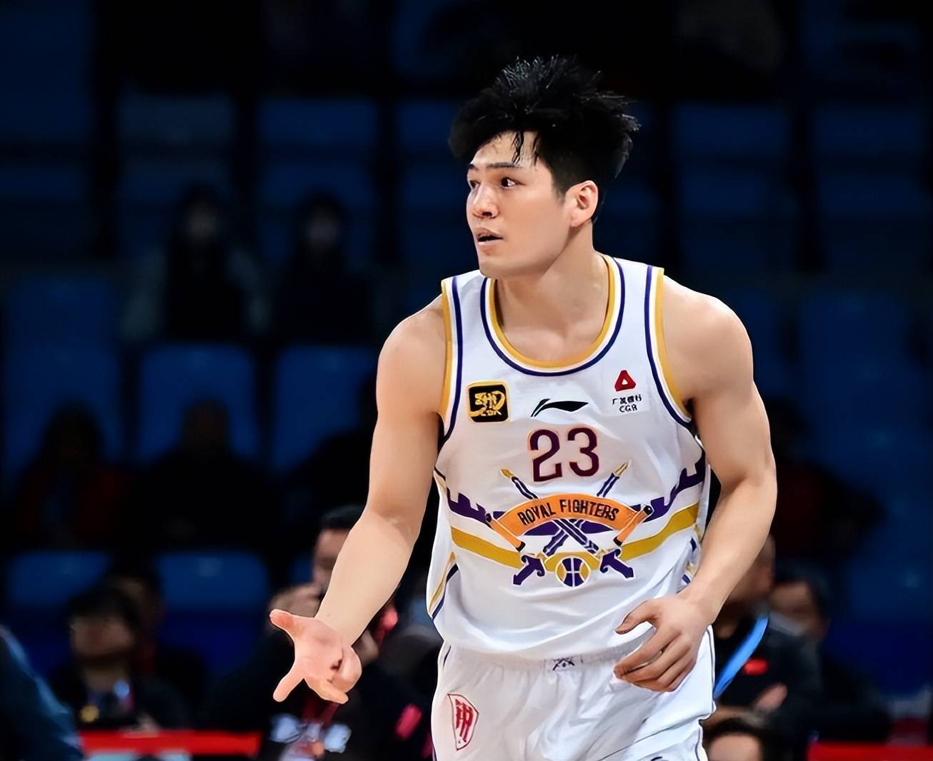 广州队迎CBA常规赛关键赛；冲刺阶段内部沟通；赛场秩序良好；细节决定成败的简单介绍