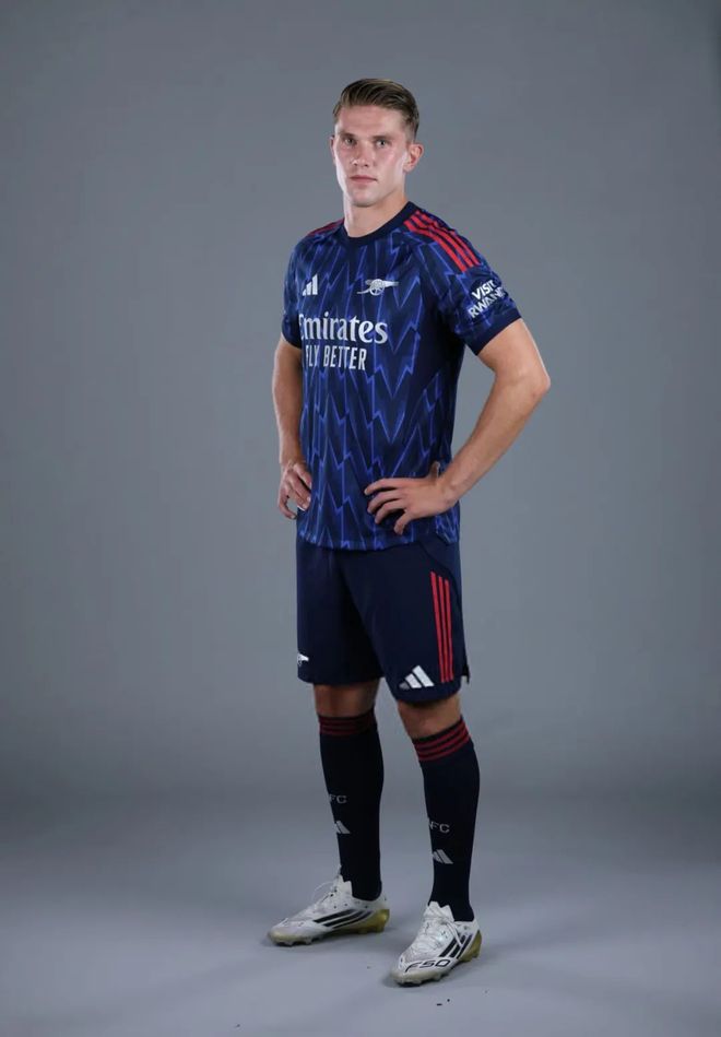 今晚阿森纳官宣签约:欧冠节点到来,赛场秩序良好,球探报告显示潜力的简单介绍 今晚阿森纳官宣签约:欧冠节点到来,赛场秩序良好,球探报告显示潜力的简单介绍