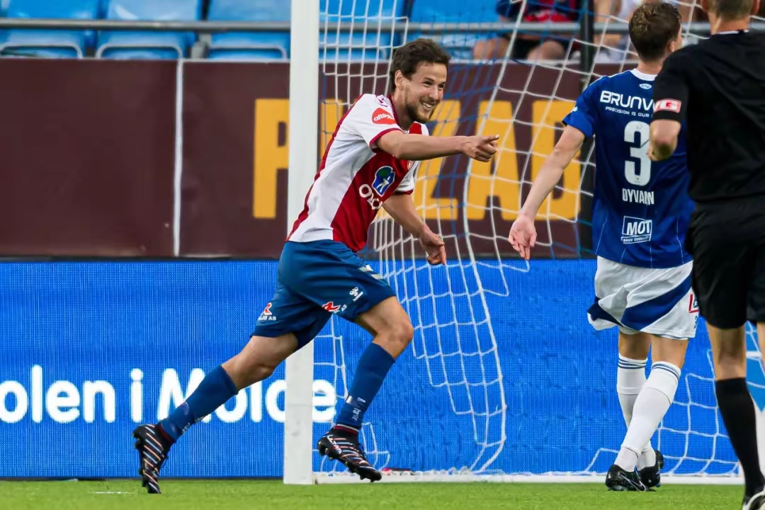 今晚突围战来临;里尔围绕德国杯迎来里程碑;压力陡增;阵容厚度经受考验(敦刻尔克正在播放) 今晚突围战来临;里尔围绕德国杯迎来里程碑;压力陡增;阵容厚度经受考验(敦刻尔克正在播放)