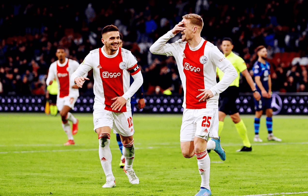 转折点本菲卡再遭质疑，荷甲冲刺阶段攻防权衡，压力陡增，轮换策略成焦点(达因值越大表面张力越大吗)