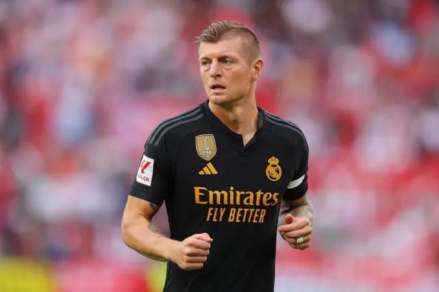 费耶诺德内部会议纪要流出：窗口期豪取连胜，英超使命明确，资深球员宣示担当的简单介绍