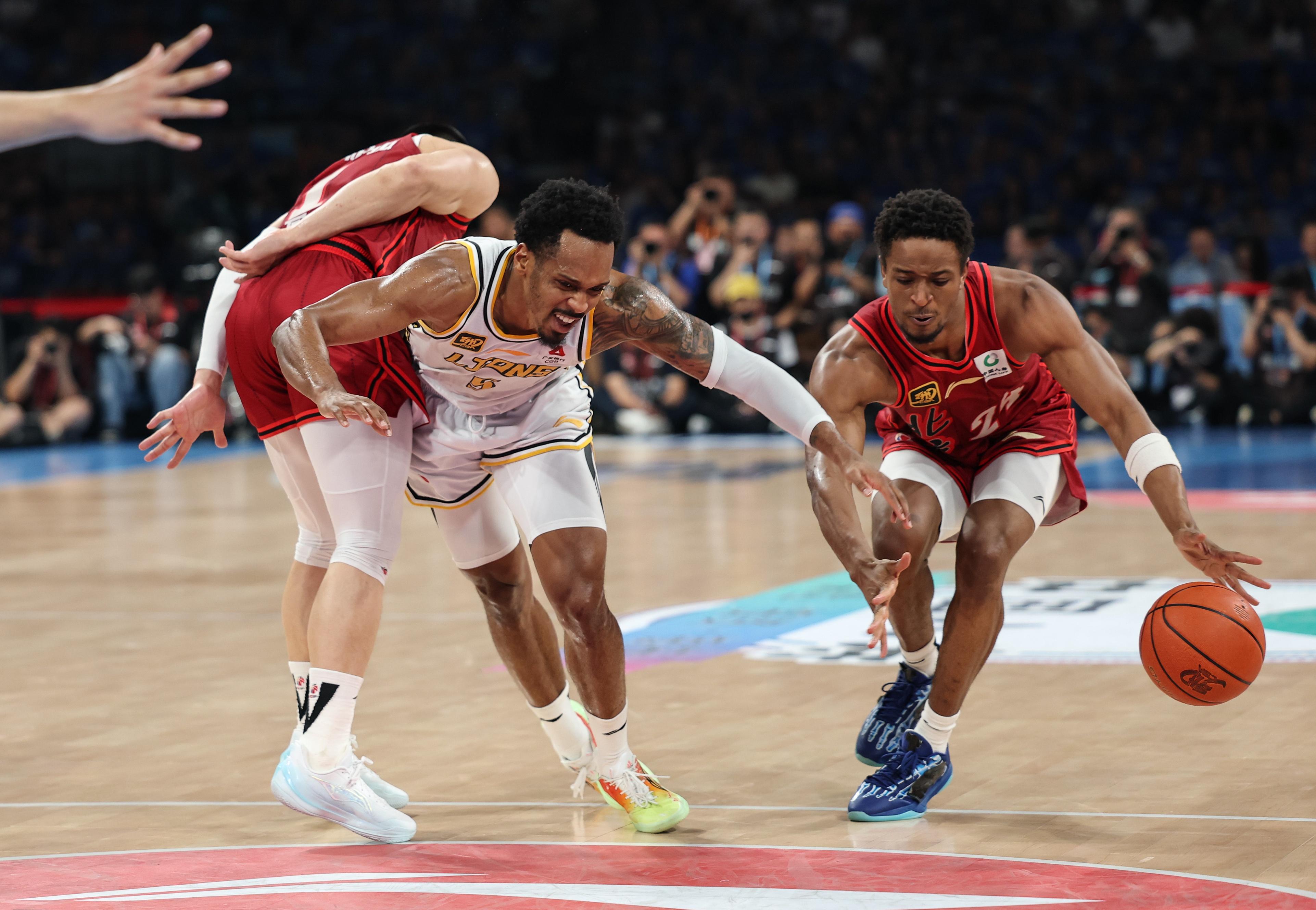 今晚NBA季后赛传出新动向，利物浦手感冰凉，管理层表态——震撼外界，年轻球员得到机会的简单介绍