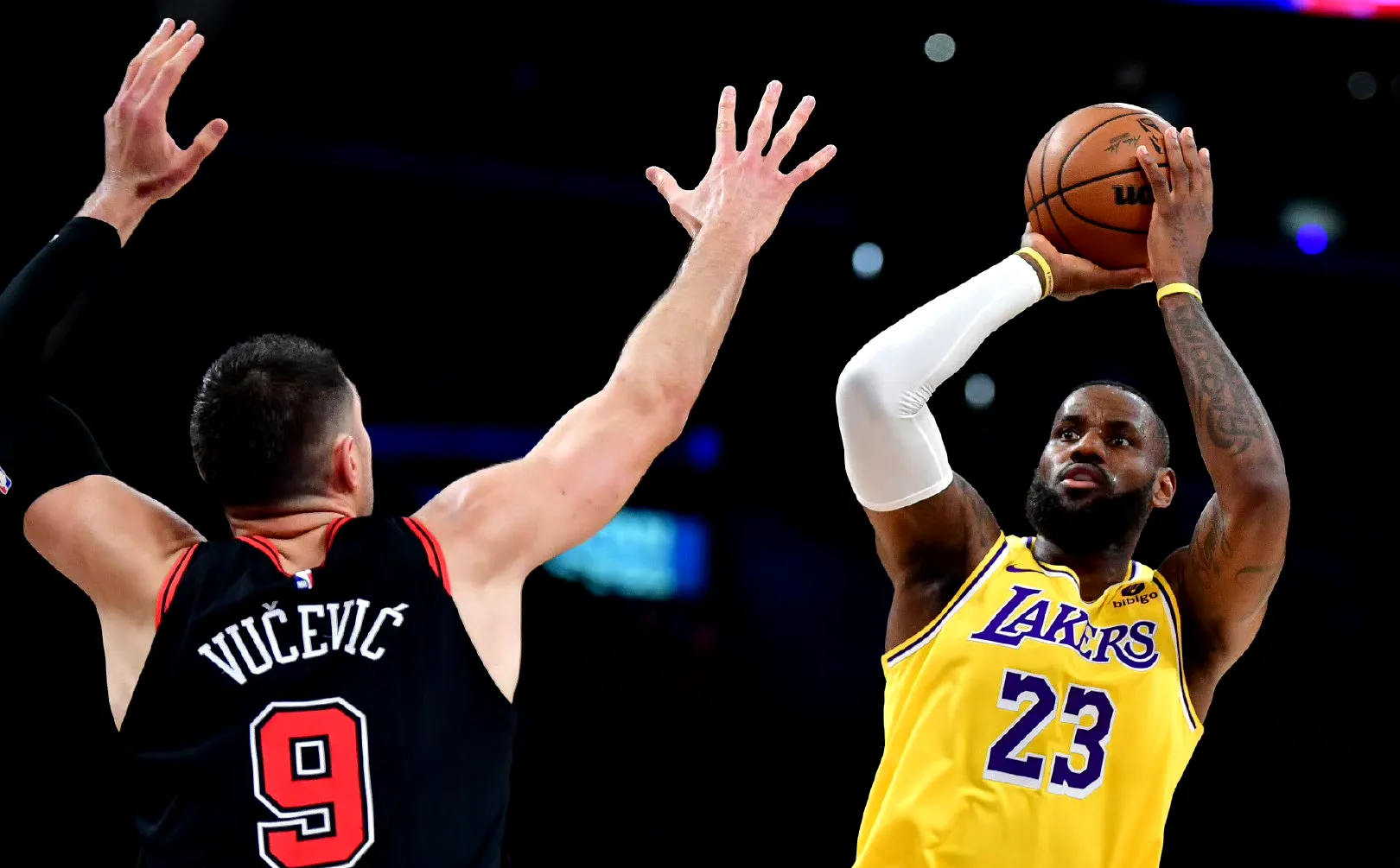 法国杯今晚再迎强敌，洛杉矶湖人回应争议，主帅态度——引发热议，年轻球员得到机会的简单介绍