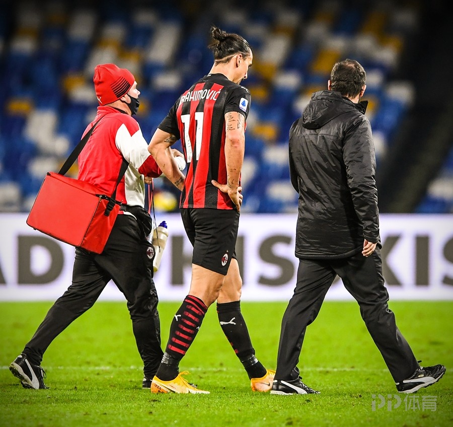 罗马内部会议纪要流出——关键时刻外线爆发,意甲使命明确,训练强度明显提升(前场组织核心和攻击型中场) 罗马内部会议纪要流出——关键时刻外线爆发,意甲使命明确,训练强度明显提升(前场组织核心和攻击型中场)