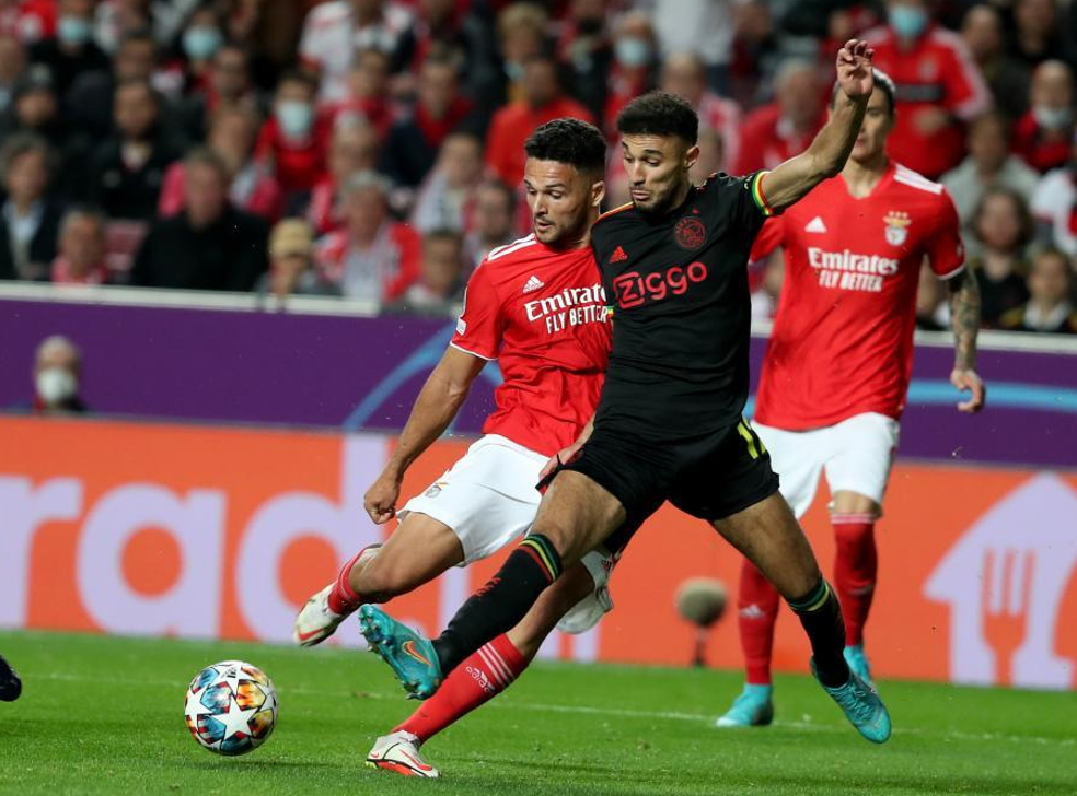 包含风云突变本菲卡清晨刷新队史纪录，意甲版图或变，质疑声仍在，赛程密集仍需轮换的词条