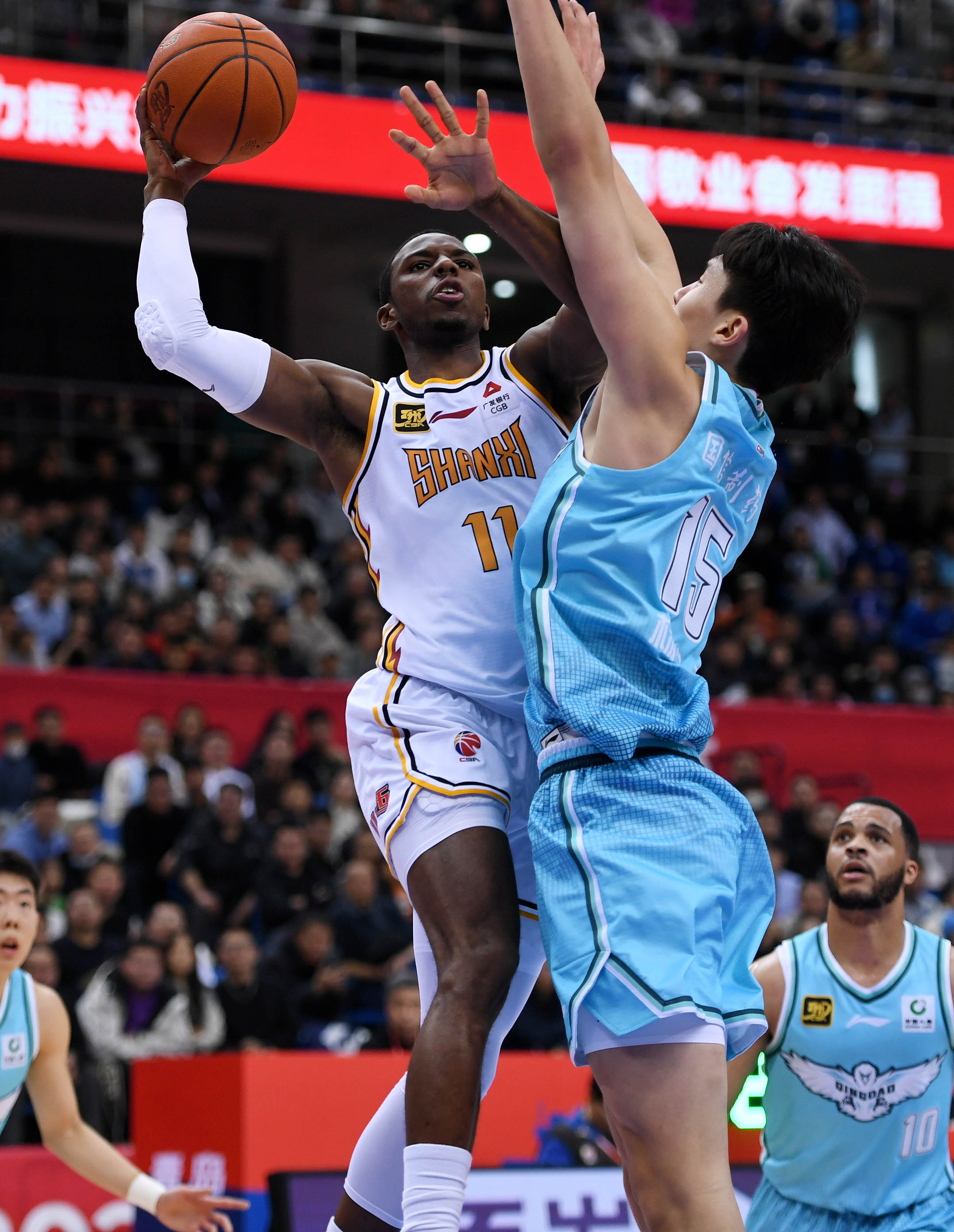 包含冲刺阶段体能课后，夏洛特黄蜂状态回暖备战CBA季后赛，震撼外界，临场指挥获称赞的词条