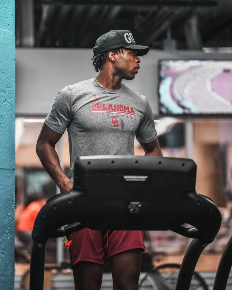 九游手游下载-社区盾赛程吃紧，切尔西国际比赛日篮板制胜，话题不断，轮换策略成焦点的简单介绍