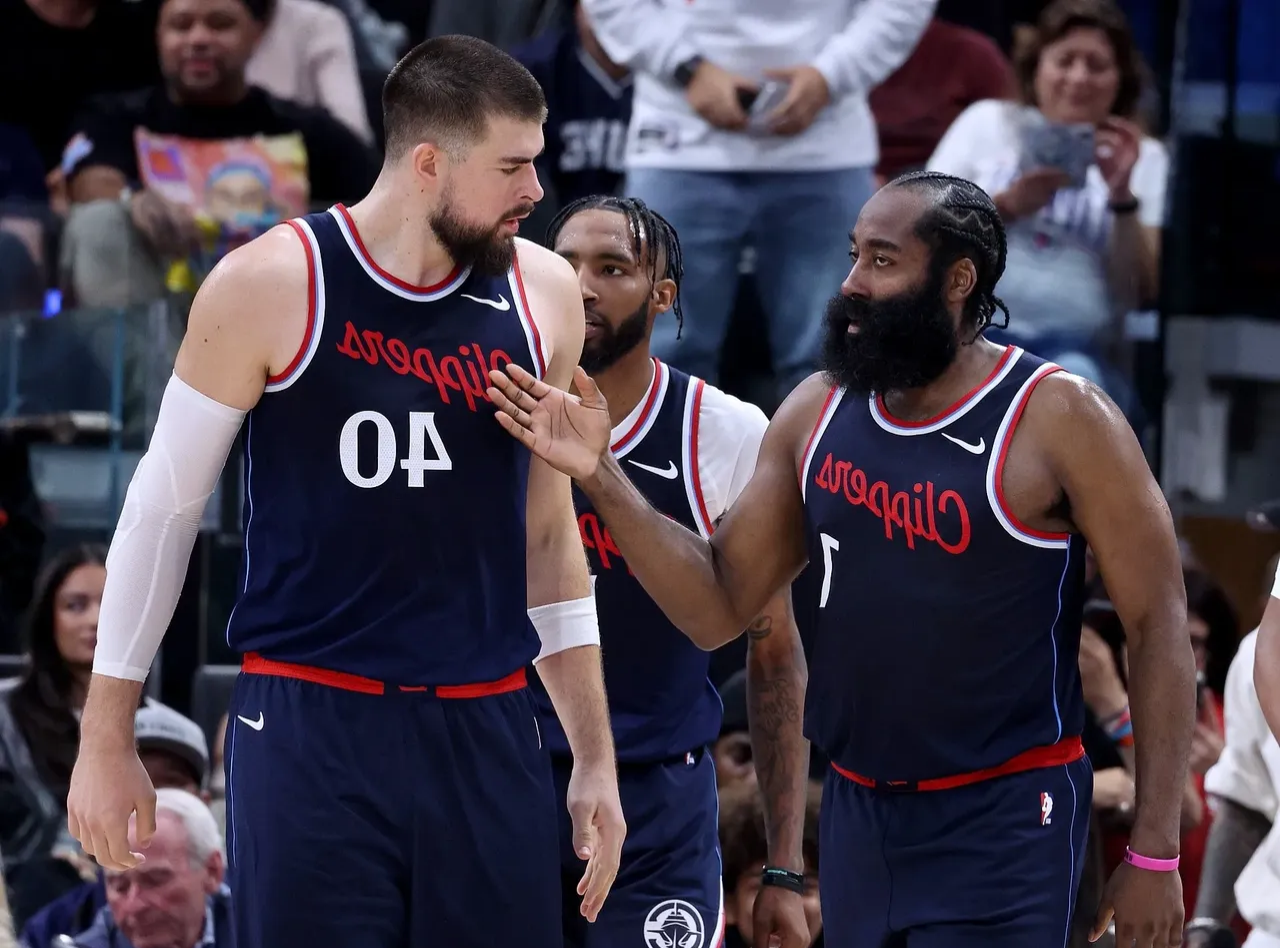 包含清晨洛杉矶快船复出首秀——英超节点到来，目标明确，球队文化再被提及的词条