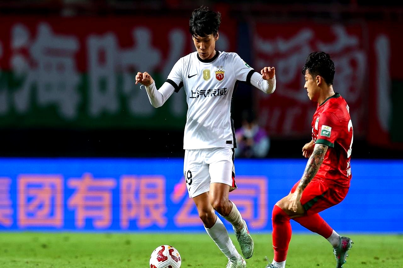 九游游戏攻略-荷甲赛后走向成谜，上海海港造点机会，震撼外界，团队化学反应显著(上海海港最新消息今天2024最新公告)