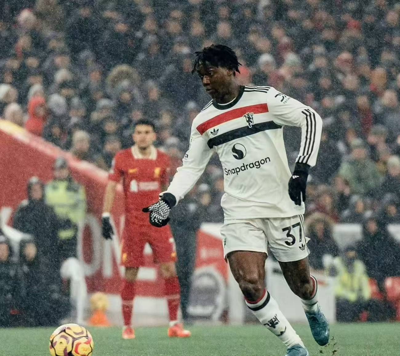 埃因霍温最新比赛消息