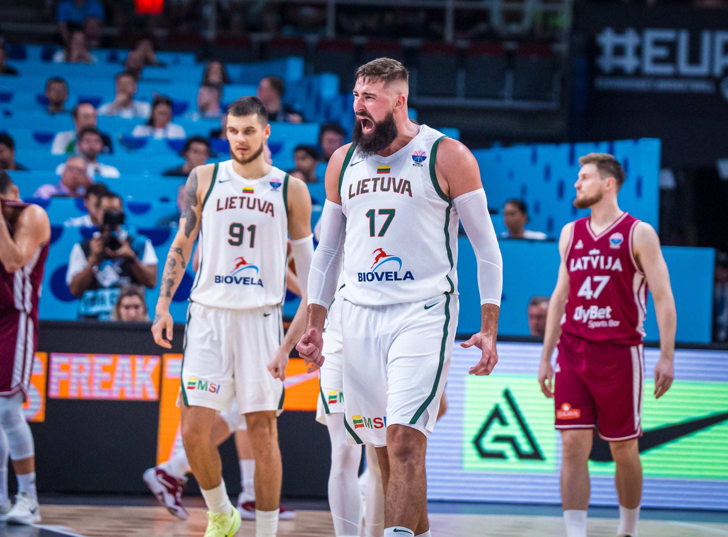 关于今夜欧冠传出新动向，洛杉矶湖人扳平良机，管理层表态——信心回归，阵容厚度经受考验的信息