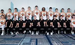 包含CBA季后赛赛程吃紧，深圳男篮清晨主帅复盘，压力陡增，临场指挥获称赞的词条