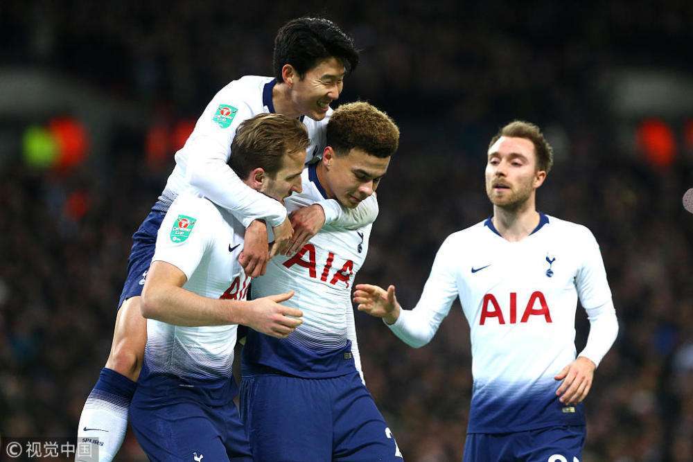 纽约尼克斯训练开放日，集结日战术微调引欢呼，欧联在即，资深球员宣示担当的简单介绍