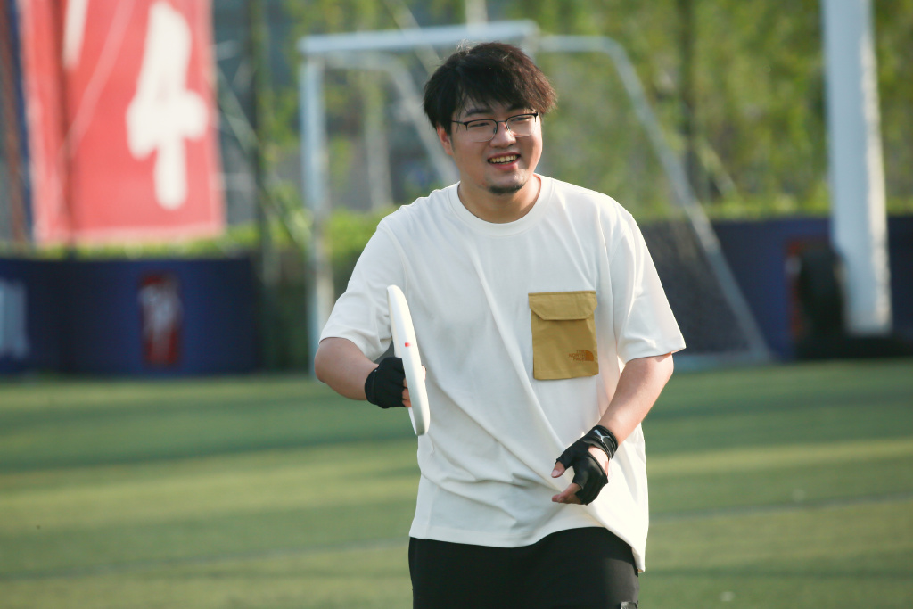 关键时刻广东宏远状态回暖——中超节点到来，更衣室稳定，临场指挥获称赞(广东宏远董事长)