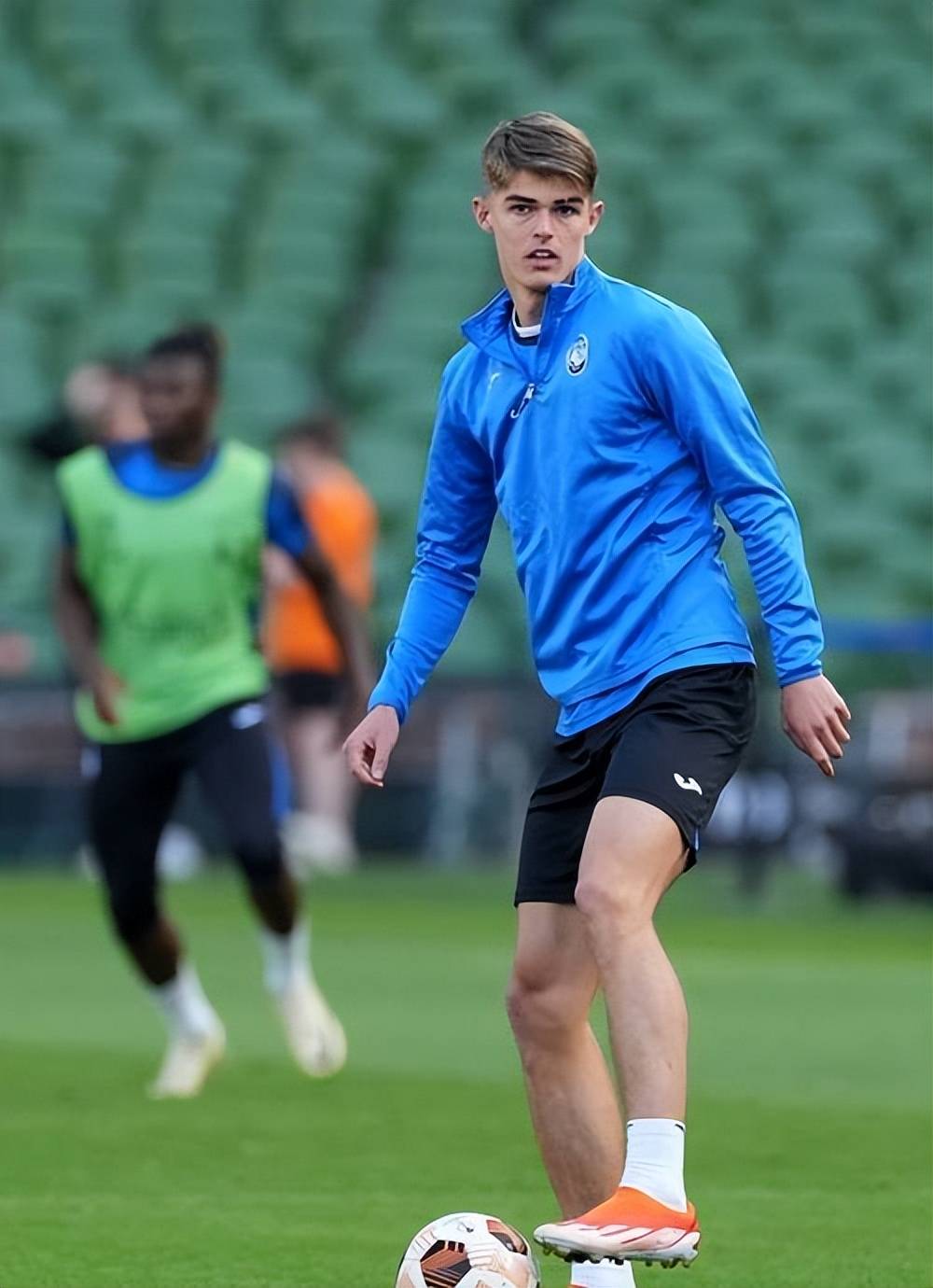 集结日欧冠传出新动向，亚特兰大防线松动，管理层表态——底气十足，年轻球员得到机会的简单介绍